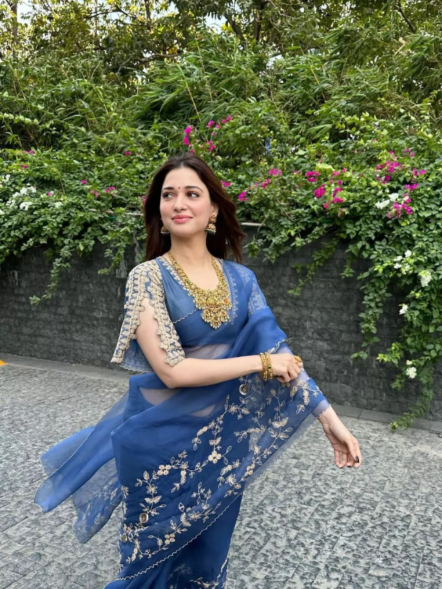 ब्लू साड़ी में अप्सरा सी खूबसूरत दिखी Tamannaah Bhatia